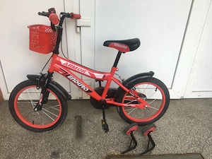 Vand bicicleta (cu roti ajutatoare) pt.copii intre 6-9ani