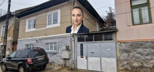 Resita Casa la Pret de Apartament, Parter Etaj1 Pod, Zona Muncitoresc