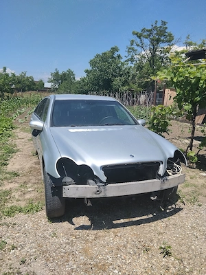 Se dezmembreaza Mercedes W203+Cutie Auto 5G Mercedes  - imagine 2