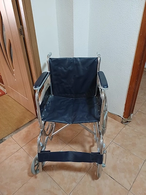 Cărucior pliabil persoane cu handicap - foarte ieftin