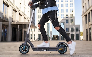 Trotineta noua Motus Scooty 10"  35km h 65km Autonomie 700W 36V 15Ah