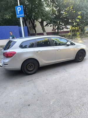 Vând Opel Astra J Sports Tourer, 1.4 benzină, 101 CP, cu instalație GPL omologată - imagine 2