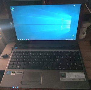 Laptop i5 Acer ASPIRE 5750G HDD500Gb 8Gb rami Win 10 activat funcționează pe încărcător