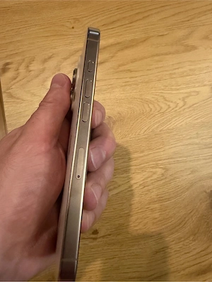 Vand iphone 16 pro gold 256 GB impecabil 