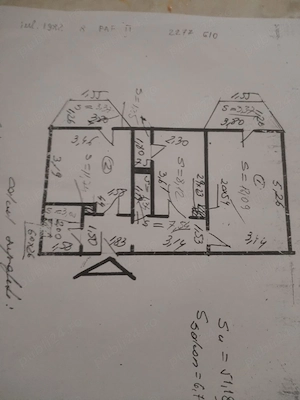 Apartament cu două camere decomandate