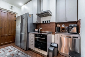 Apartament în centru cu acces auto și garaj propriu - imagine 3