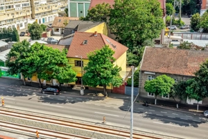 Imobil versatil D+P+E+M | Arteră principală Arad | Curte cu acces auto