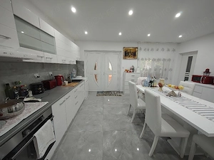 Vand casă în Hunedoara, 3 camere, 2 bai, zona Chizid 159.000 Euro Negociabil 