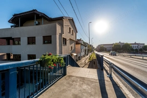 Apartament tip casă | 3 camere & curte | zona Colegiului Moise Nicoară