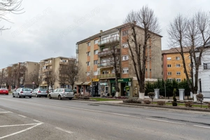 Apartament spatios in centrul orasului Chisineu Cris - imagine 2