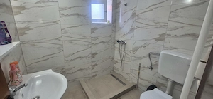 Închiriez 4 camere în Costinești   cu băi proprii! - imagine 4