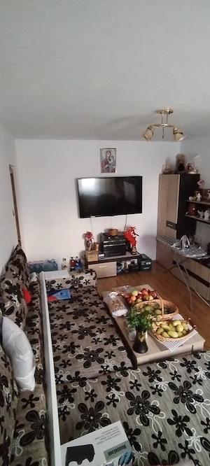 De vânzare apartament 3 camere in Bartolomeu. 