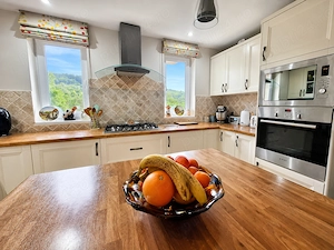 Vilă premium cu panoramă montană, 5 dormitoare, 2 bai, 827 mp teren - imagine 10