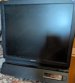 Vand 2 buc monitoare. Un SONY si un SAMSUNG, conform pozelor