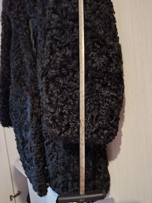Haină de blană naturală din astrahan (karakul)   Neagră, stare excelentă