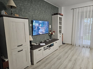 Te muți doar cu hainele! Locuință complet mobilată și utilată, curte amenajată, terasa acoperita - imagine 2