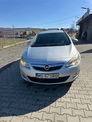 Opel Astra J Sports Tourer 1.7 Diesel 2012 - imagine 3