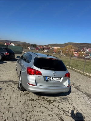 Opel Astra J Sports Tourer 1.7 Diesel 2012 - imagine 2