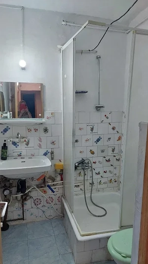 Apartament 4 camere decomandat Lipovei etaj 1 in apropiere de Restaurantul Burgund centrala proprie  - imagine 11