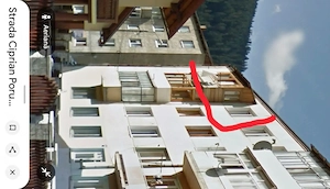 Vând apartament 3 camere zonă centrală din cărămidă cu centrală proprie situat la etajul 3 
