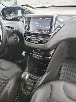 Peugeot 208 - GT Line - imagine 13
