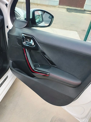 Peugeot 208 - GT Line - imagine 16