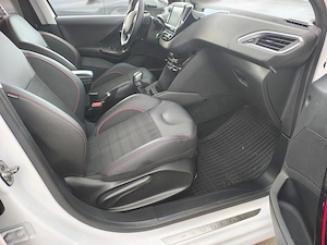 Peugeot 208 - GT Line - imagine 17