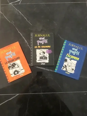 vând trei volume al cărți Jurnalul unui puști
