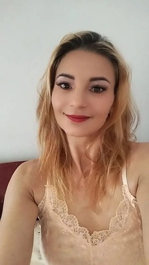 Escorte in orașul tău Blondă slim 