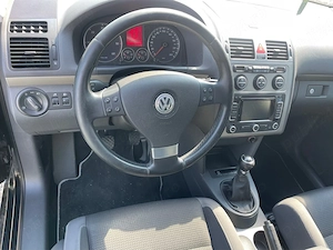 VW Touran 2.0 TDI 2010 | Euro 4 | 273.000 km | Aproape Full | Cauciucuri Noi | Stare Impecabilă - imagine 3