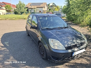 Ford Fiesta 1.3i din 2005 - imagine 2