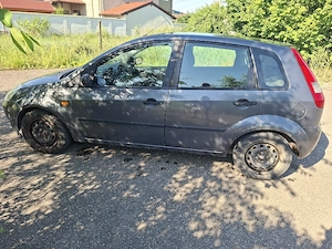 Ford Fiesta 1.3i din 2005 - imagine 6