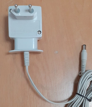 Vând Alimentator BRAUN 12 Volți 400mA ,pentru Trimmere,aparate epilat etc