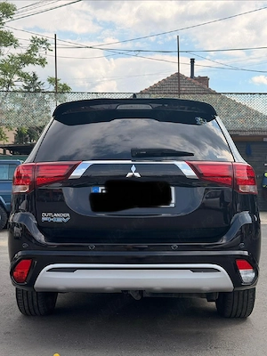    Mitsubishi Outlander PHEV 2.4L 4WD Instyle+ (Model 2020   Luna 11)    - imagine 2