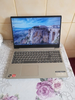 Lenovo ideapad 330S model slim Rizen 3 ssd Nou 8 gb ddr 4 video 1 gb