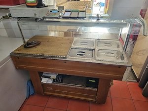 Vitrină de prezentare   Masă caldă cu structură din lemn și sticlă