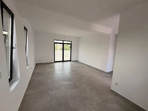 Casă 3 camere Berceni Ilfov, parter, curte 378 mp,          comision 0 - imagine 4