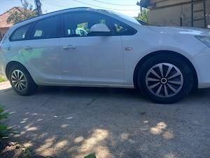 Vând opel astra j sport tureg [ break] 2012 . 1.3 tdi in stare foarte buna  - imagine 2