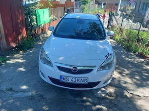 Vând opel astra j sport tureg [ break] 2012 . 1.3 tdi in stare foarte buna 
