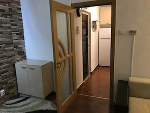 Garsonieră de închiriat zonă centrală complet mobilată și utilată - imagine 7