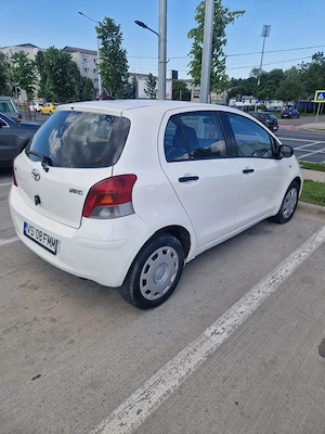 Vând Toyota Yaris 2009 - imagine 2