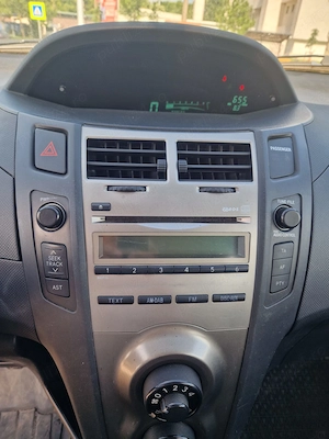 Vând Toyota Yaris 2009 - imagine 6