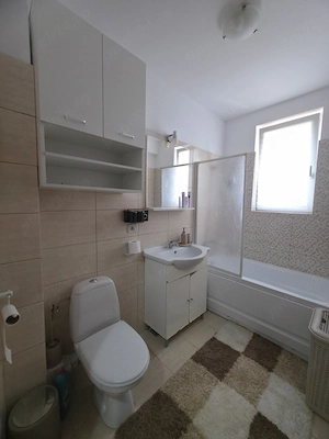 Proprietar, inchiriez Apartament modern cu 2 camere, complet mobilat și utilat, la intrare in Giroc  - imagine 9