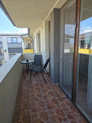 Proprietar, inchiriez Apartament modern cu 2 camere, complet mobilat și utilat, la intrare in Giroc  - imagine 10