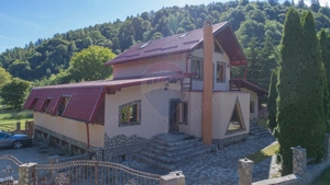 Casă de vacanță cu 9 camere de vânzare Moieciu de Jos - imagine 2
