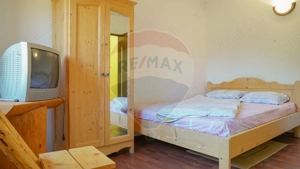 Casă de vacanță cu 9 camere de vânzare Moieciu de Jos - imagine 14