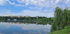 Teren casa bătrânească vedere la lac