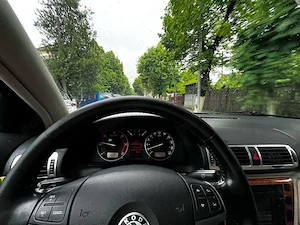 Skoda Superb 2.0TDI - imagine 8