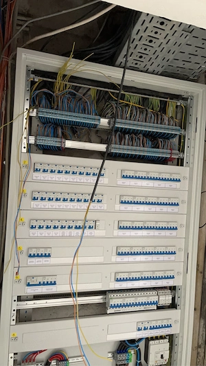 Electrician Oradea   Montaj prize, tablouri, reparații