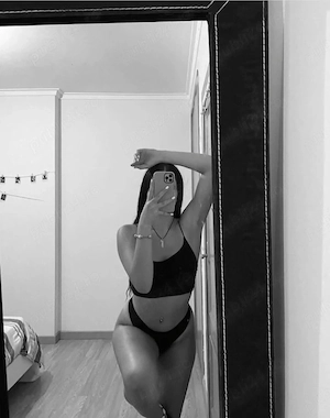 Zona Sagului! Bruneta sexy